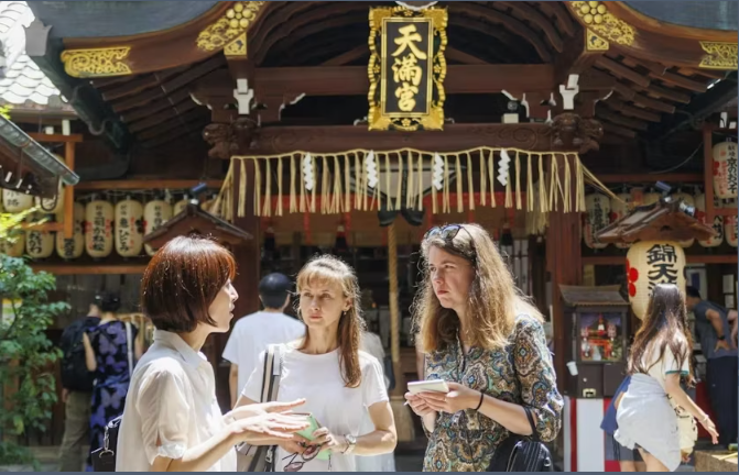 Kyoto Walking Tour and Shopping at Nishiki Market - Image 2